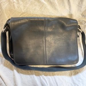 Vintage Y2K Coach Model 5206 Black Leather Messenger/Laptop Bag
